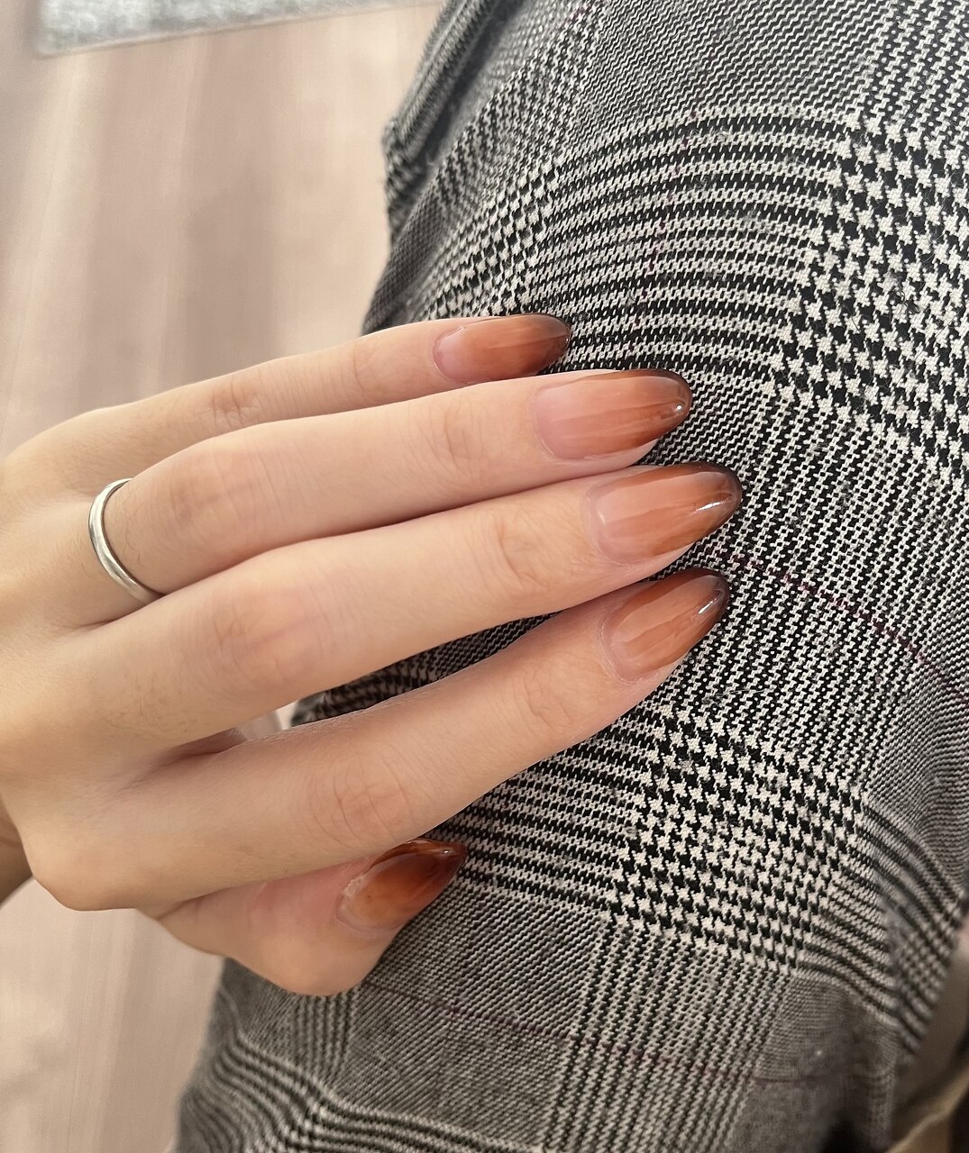 2026年冬トレンド】ブラウングラデーションのネイルデザイン集