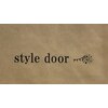 スタイルドアー(style door)ロゴ