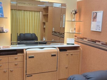 ビューステージ アイブロウサロン 立川の写真/【リクライニングチェア】お客様のなりたい眉へプロが導きます。ご褒美タイムはゆったり落ち着いた空間で♪