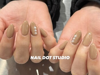 ネイルドットスタジオ 堺筋本町(NAIL DOT STUDIO)/シンプルカラーにパール