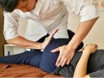 アピアランスビューティー 表参道店の写真/慢性的な腰痛は骨盤の歪みや腸腰筋、腸の硬さが原因かもしれません！