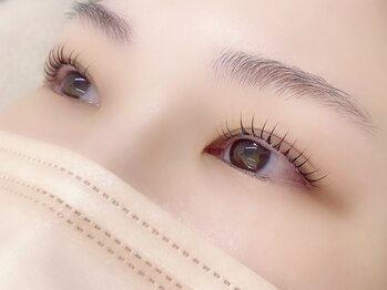 コトロ(cotoro)の写真/【大人女性向け】ナチュラルな目元の演出もお任せ!上品な目元に♪丁寧な施術で自然な仕上がりに感動♪