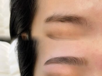 アンアイサロン(UNE)/ハリウッドブロウリフト