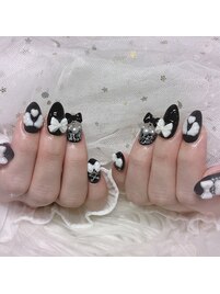 黒色パーツ盛りネイル¥8000～