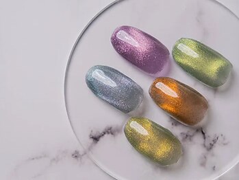 コードラメ(CODE:lame')の写真/マンツーマンで丁寧ヒアリング&自爪を傷めない施術で安心。フラワーシャンデリア空間でネイルデビュー♪