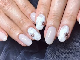 大人ネイル　上品ネイル