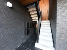 ルミライズ(LUMIRISE)/階段で２階へお越しください。