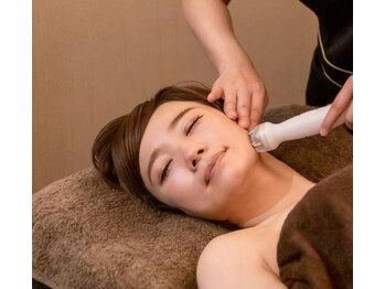 コンフィデンス 守口店(Confidence)の写真/ラジオ波とEMSでアプローチ◆表情筋を引き締め、小顔＆美肌を同時にGET♪コラーゲンの光はほうれい線にも◎