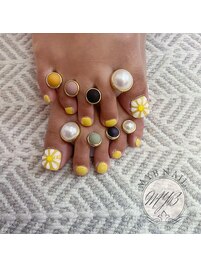 ぷっくりフラワーフットネイル