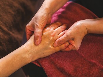 くつろぎ/ハンドリフレ　手の甲