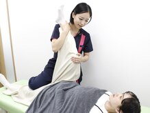 ノモコツ鍼灸 整骨院 当代島院(NOMOKOTSU鍼灸 整骨院)/+…施術風景…+　【ストレッチ】