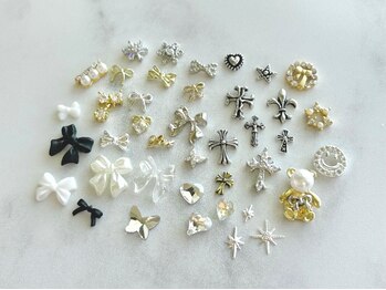 オレンジスティックの写真/カラー、ストーン、パーツの種類も豊富にご用意!あなただけの特別なネイルを実現します♪