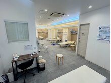 清潔で明るい施術ルームは広さとゆとりを感じられる快適な空間！