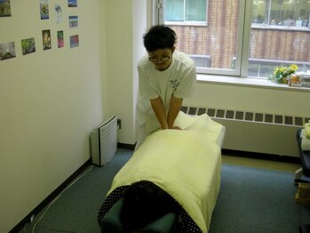 札幌中央整体院 札幌駅前院/大腿(後面)の押圧