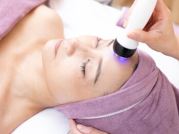 ルルアス(luluAS)の写真/【韓国式小顔コルギ】グイッと引き上げ！左右差・むくみも徹底改善◎劇的リフトアップで理想の小顔を追求◎