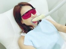 ホワイトニング室は間仕切りがあり、半個室だから安心