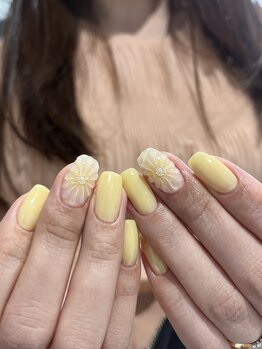黄色ぷっくりお花ネイル