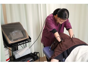 南一条エルム整体院【肩こり・腰痛・整体・姿勢改善・頭痛・骨盤矯正】の写真/立ち仕事やデスクワークの疲れに◎ラジオ波×マッサージで、短時間でも満足感のある施術♪