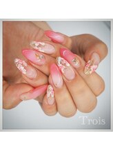 トロワ(Trois)/エアブラシ フラワーアート