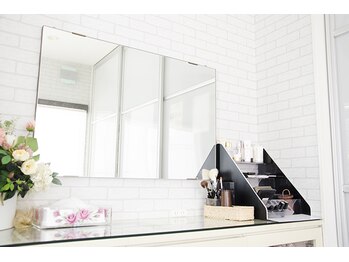 山野愛子どろんこ美容 南越谷店/メイクルーム