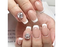 アイリッシュネイル 久屋大通店(Irish Nail)/白フレンチ×ビジュー盛り