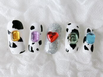 ネイリシャス(NAILICIOUS)/牛柄ネイル