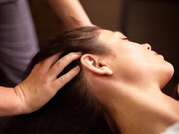 リラクゼーションサロン　SUN【肩こり／リンパマッサージ／アロマ】の写真/(極)上半身集中ケア＋ヘッドスパ75分￥6480◇カチカチの身体もスッキリ！頑張る自分へ至福のご褒美時間を◎