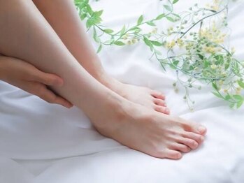 カッツ エステティックサロン 元町(CUT S)の写真/【フット角質ケア・甘皮ケアなどの単品ケアメニューあり♪】素足の多くなる季節にツルツルになりませんか？