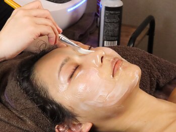 エニ(Eni)の写真/乾燥やくすみが気になるあなたへ。しっとり潤い肌へ導く、美しい肌を取り戻すエステ体験を♪