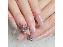 アンナ(Anna)の雰囲気（キラキラネイル）