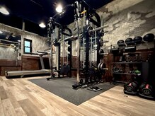 全力パーソナルジム&ストレッチ 鹿児島天文館店の雰囲気(トレーニングルームは2部屋で完全個室!集中して取り組める!)