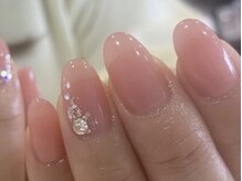フェミニンネイル(Feminine Nail)/透明感ピンク＋ストーン