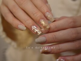 煌びやかニュアンスネイル