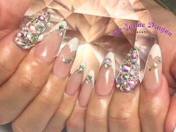 アン ジョーヌドラゴ/ホワイトフレンチネイル