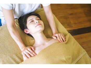 フォレストヴィラ スロウ(Forest villa SLOW)/デコルテトリートメント