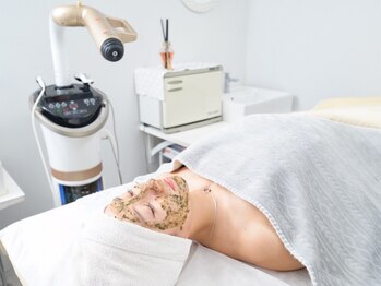 アンベリール(Embellir)の写真/【毛穴引き締め】剥離なし！話題の陶肌トリートメント【REVIハーブピーリング新規120分￥7700♪】