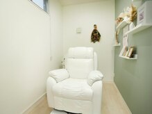 白を基調としたシンプルな個室！！