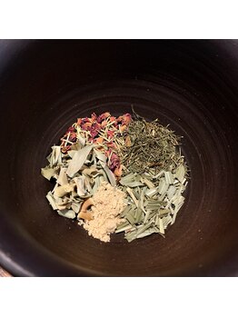 ユズリハ(Yuzuriha)/冷えや女性のお悩みにオススメ☆