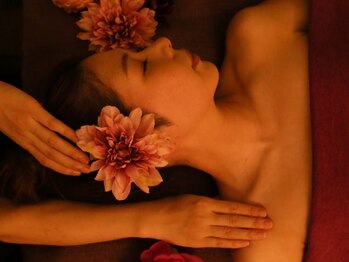 プラチナムアロマ 難波店(PLATINUM AROMA)の写真/【首肩コリ・眼精疲労解消☆100分¥10800/ドライヘッド付全身アロマ75分¥7500】ストレスによる疲れに最適♪
