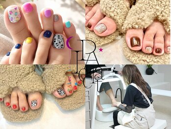 パルエクラ(PALeclat)の写真/旬のフットネイルは定額デザインがおすすめ！フラッシュやマグネットで心躍る輝く季節感のある足元へ♪