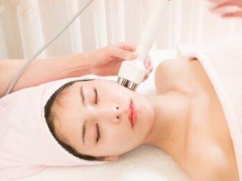 サロン ド シャーロット 恵比寿の写真/韓国発最新美容で美肌革命！水玉SONOxプラズマトーニングで乾燥肌・シミ・たるみ改善！憧れの水光肌へ！