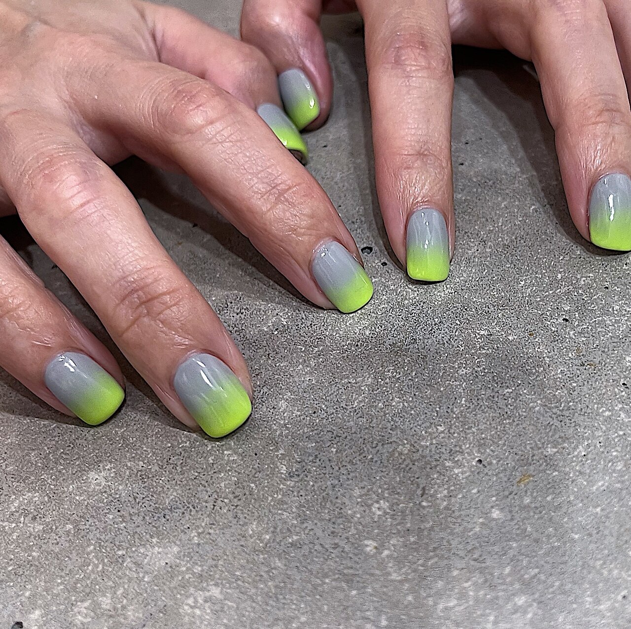 2026年冬トレンド】カラーグラデーションのネイルデザイン集｜人気順