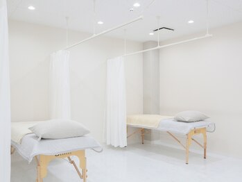 フィアラ 四条烏丸店(Fiara)/《店内写真:施術スペース》