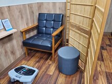 ふくだの樹になる施術院/待合室奥マッサージ機