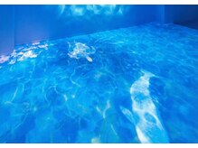 仙豆のちから ドクターリセット 三鷹店(Dr.Reset)/入口はイルカが泳ぐ深海空間に♪