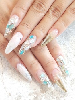 ラバーズネイル(Lover's Nail)の写真/長さ出しで理想の指先に☆深爪の悩みも解消！イベント映えするアートデザインをお届け！