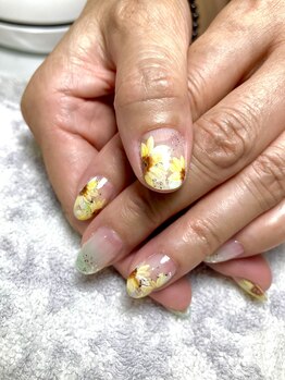 ラキネイル(LAKI Nail)/向日葵ネイル