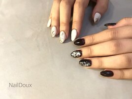 アシンメトリーカラーネイル