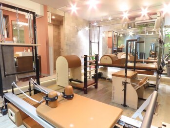 オット(OTTO)の写真/《芯のあるしなやかな身体へ》大人女性の為の隠れ家ピラティススタジオ★マシンフル完備◎