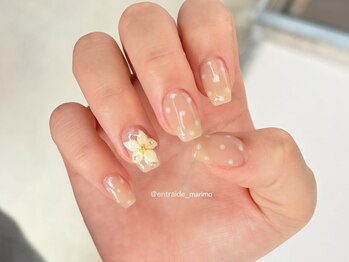 アントレッド(entraide)/ちゅるんベージュ×お花ネイル